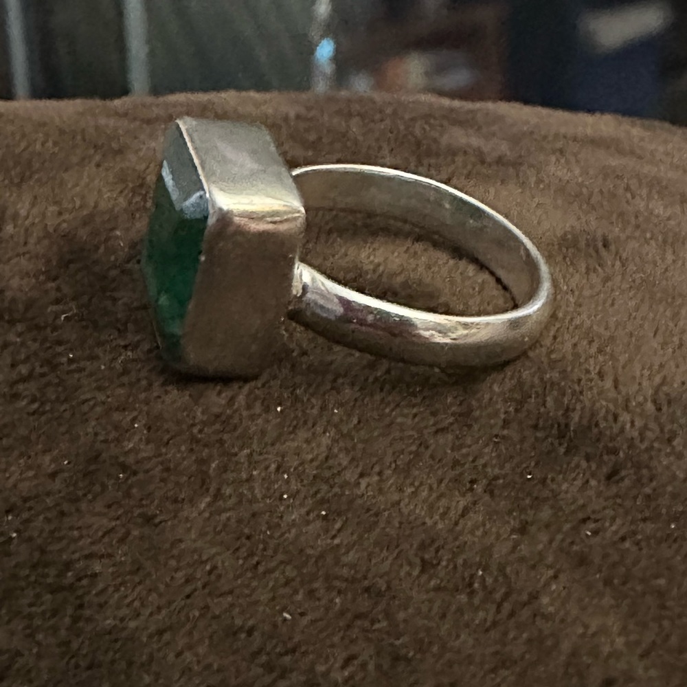 Emerald and sterling ring - Picture 3 of 4